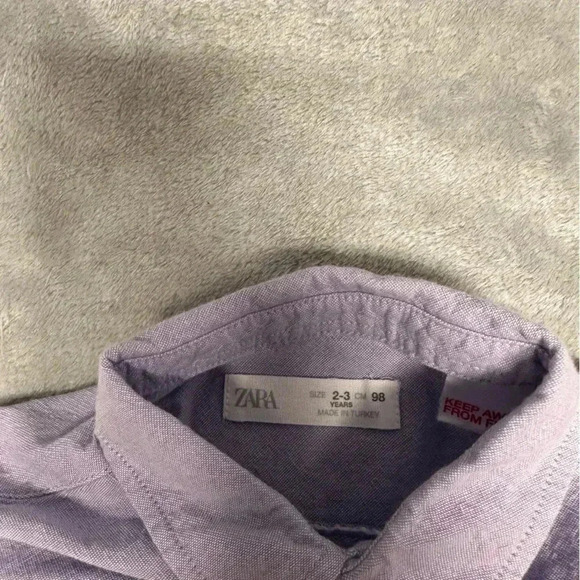 Zara - long sleeve button down shirt. Size 2-3 years - Picture 2 of 3